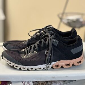 Women's Black and Gray ON Cloudtec Running Shoes 9.5